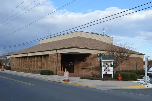 Front and southern side of the Exmore town hall, located at 3305 Main Street in Exmore , Virginia , United States .