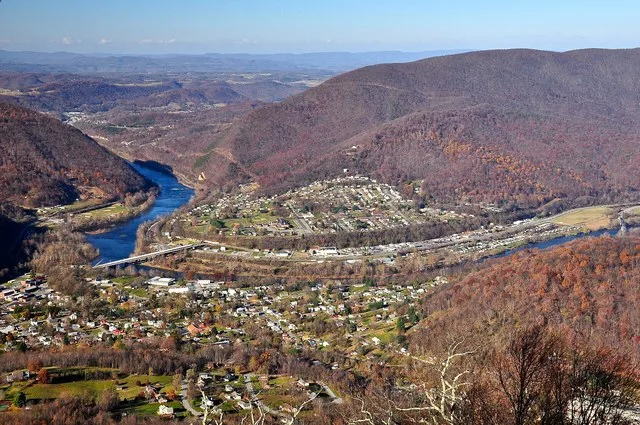 Narrows, Virginia photographed from Sentinel Point.
