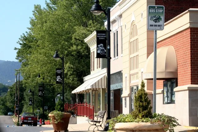 This is the block-long old downtown, apparently having gone an overhaul recently to revitalize it. Though nice-looking, every last storefront is empty.