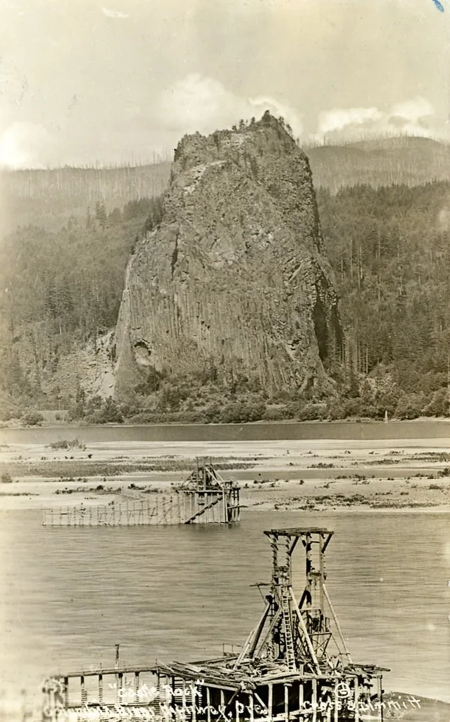 [OREGON-B-0031] Columbia River - Castle Rock (Beacon Rock)