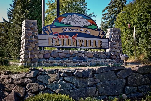 Welcome sign in Eatonville , Washington, USA.