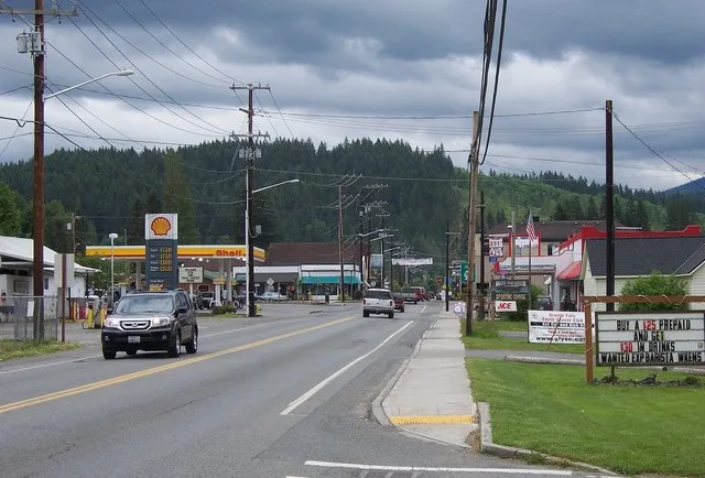Looking eastward on West Stanley Street (State Route 92) into downtown Granite Falls, Washington.