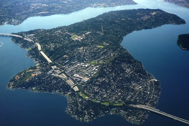Aerial photo of Mercer Island as seen from the north-west on a commercial flight from Seattle to Detroit . Despite bringing a microfiber cloth to clean the aircraft window, the po...