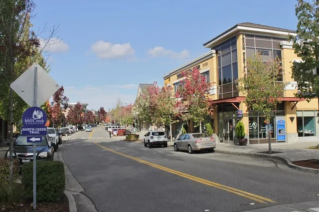 Looking north on Main Street in the Mill Creek Town Center , a shopping district in Mill Creek, Washington .