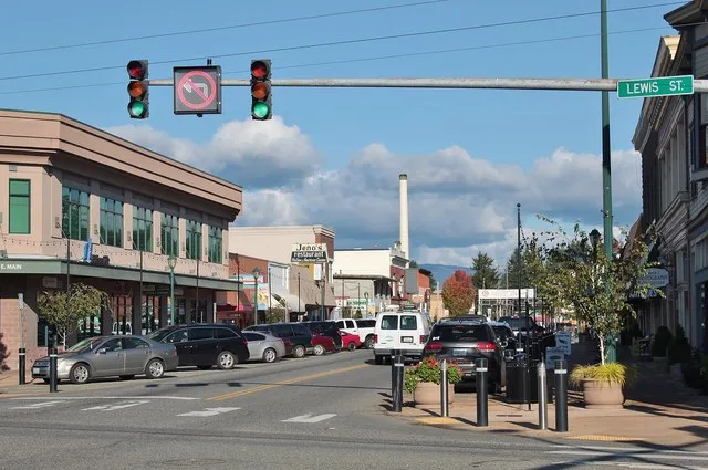 Looking east at the intersection of Main Street and Lewis Street ( Washington State Route 203 ) in downtown Monroe, Washington .