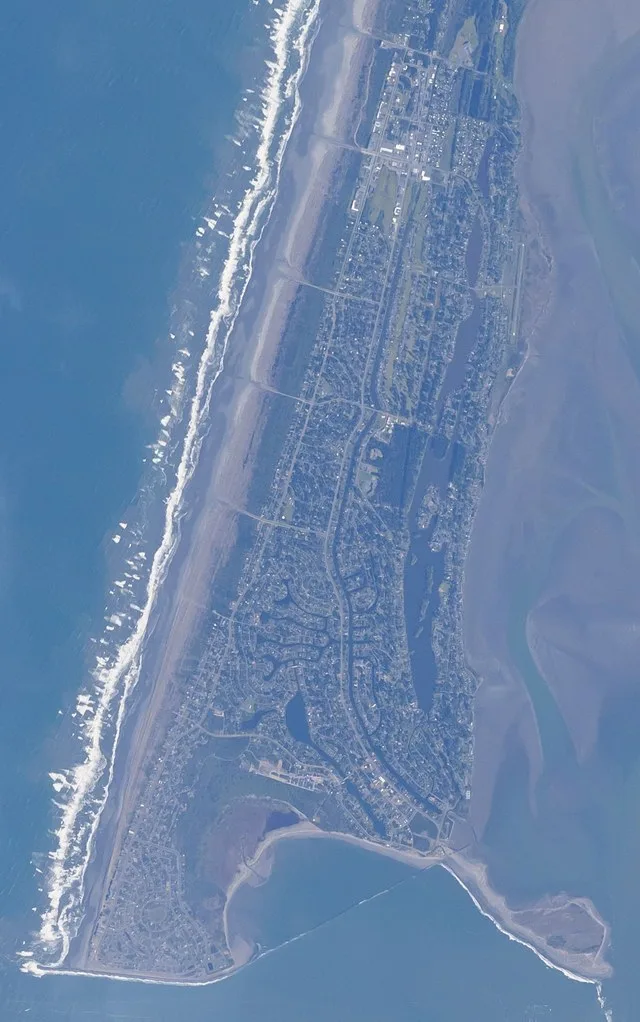 View from ISS Expedition 71 , Ocean Shores , Washington , April 13 , 2024 (ISS071-E-7792) (appx. 46.92° N, 124.11° W)
