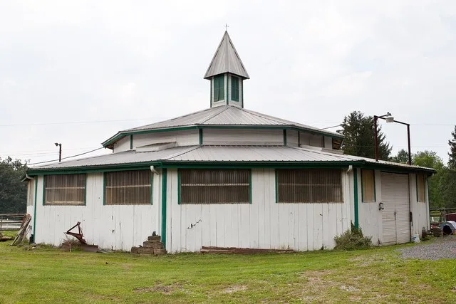 Ralphsnyder Decagonal Barn, County Route 52/2 Masontown