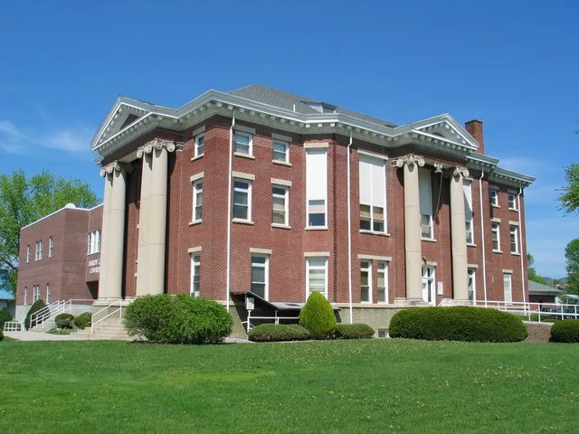 Exterior photo of the Hardy County , West Virginia courts building.
