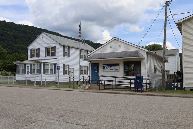 Post office and adjacent building in Pratt Historic District in West Virginia in 2021