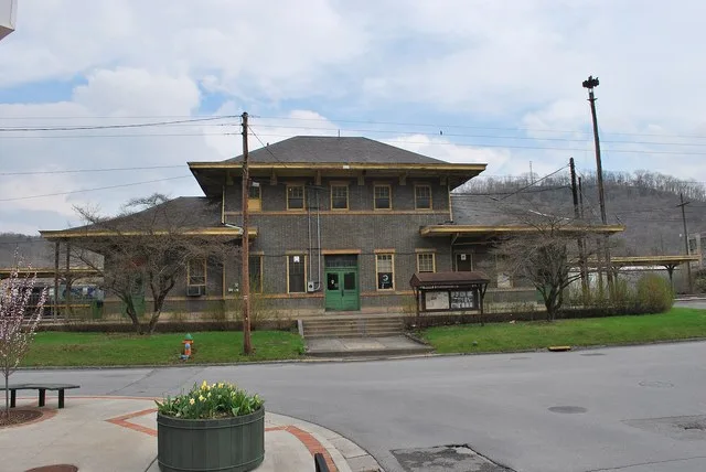 Train depot in w:Ronceverte, West Virginia .