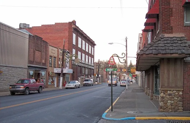 Pike Street ( w:U.S. Route 19 ) in downtown w:Shinnston, West Virginia