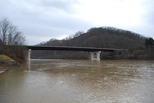 The en:Star City Bridge carries US 19 / WV 7 across the en:Monongahela River at Star City , en:West Virginia .