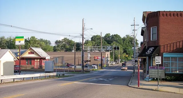Highland Avenue in w:Williamstown, West Virginia , as viewed from the foot of the w:Williamstown Bridge .