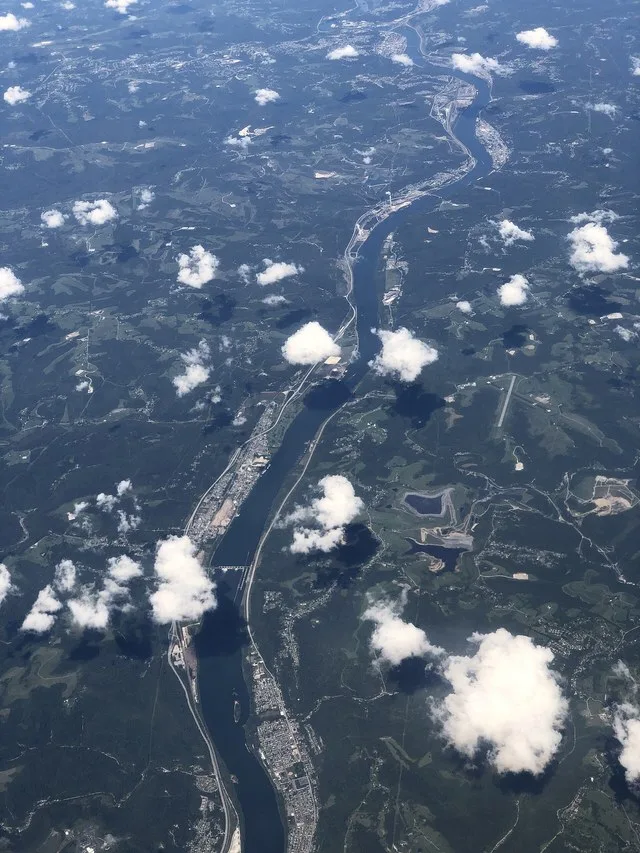 Aerial view looking northward up the Ohio River along the Ohio and West Virginia border, centered on the border of Windsor Heights, Brooke County, West Virginia and Warren Townshi...