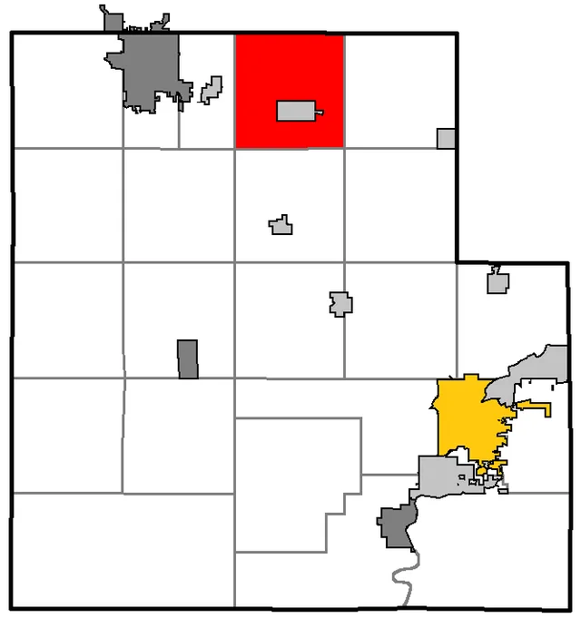 Map of Wood County, WI, highlighting the town of Auburndale, with the county seat in gold, cities in gray, and villages in silver