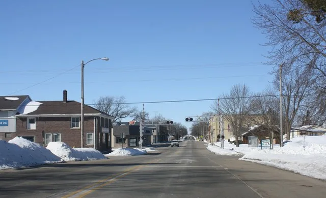 Looking west in downtown w:Brandon, Wisconsin on w:Wisconsin Highway 49 . This file was uploaded with Commonist .