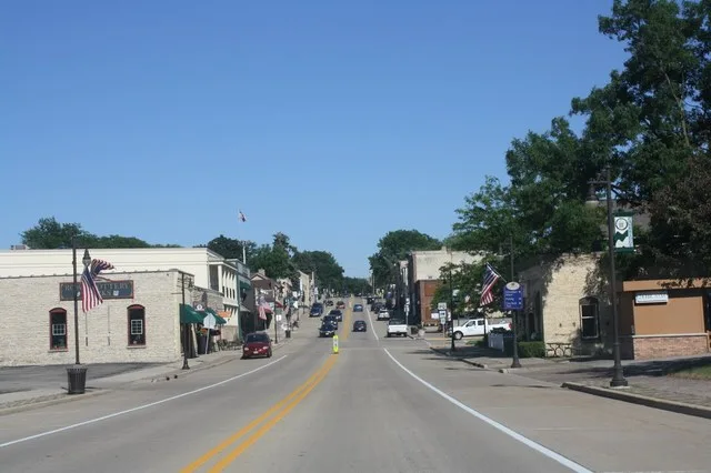 Looking east down w:U.S. Route 12 in downtown w:Cambridge, Wisconsin . This file was uploaded with Commonist .