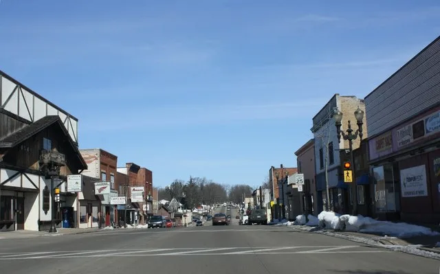 Looking south at downtown w:Clintonville, Wisconsin . This file was uploaded with Commonist .