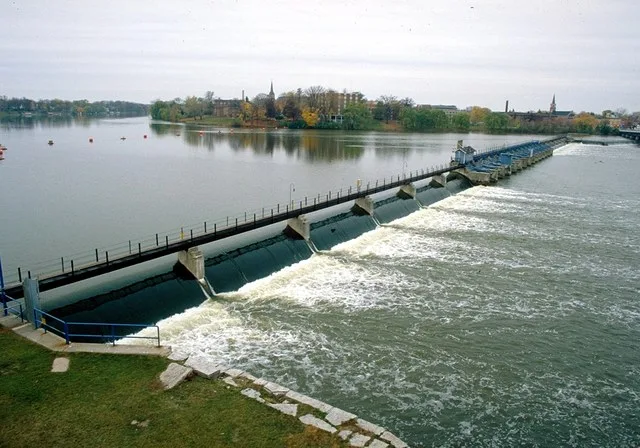 De Pere Dam on the Fox River at De Pere, Brown County, Wisconsin, USA. The dam is at the site of the original Rapides Des Pères (Rapids of the Fathers), the last set of rapids on...