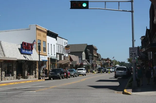 Looking east at downtown w:Eagle River, Wisconsin . This file was uploaded with Commonist .