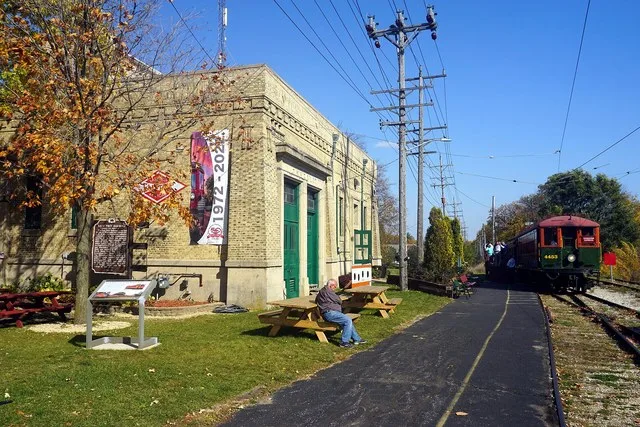 The exterior of the East Troy Railroad Museum and Chicago Elevated No. 4453 of the East Troy Electric Railroad in East Troy , Wisconsin ( United States ).
