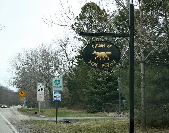 The entry to Fox Point on Lake Drive, looking north.