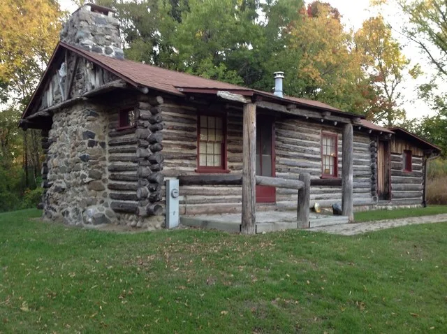 Ben hunt cabin , Hales Corners, wi