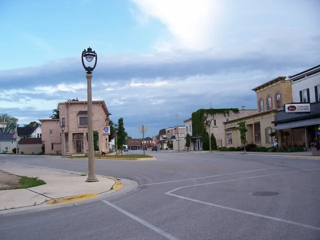 Summary Downtown New Holstein, Wisconsin, USA, taken en:June 25 en:2006 by myself. en:Category:Images of Wisconsin