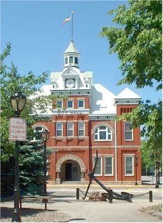 Old City Hall of New London .