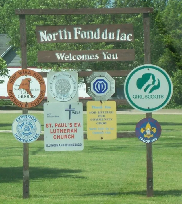 The road sign marking en:North Fond du Lac, Wisconsin (USA).
