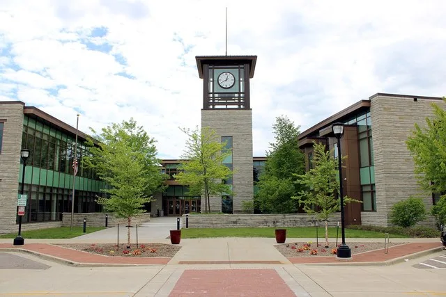 The Oak Creek Civic Center at Drexel Town Square in Oak Creek , Wisconsin ( United States ).
