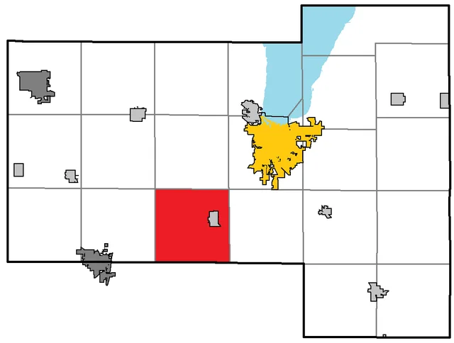 Map of Fond du Lac County WI, highlighting the town of Oakfield; with county seat in gold, cities in gray, and villages in silver