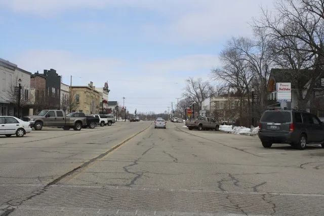 Looking east in downtown w:Palmyra, Wisconsin . This file was uploaded with Commonist .