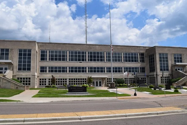 The Wood County Courthouse in Wisconsin Rapids , Woood County, Wisconsin .