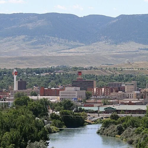 File:Casperskyline.jpg but cropped in a 1:1 ratio.