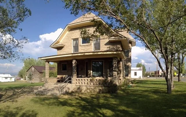 The Willis House , a historic building in Grand Encampment , Wyoming , United States .
